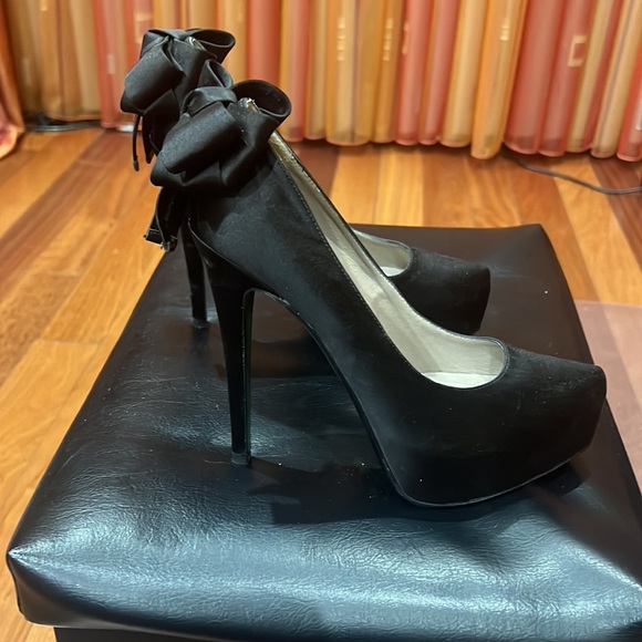 Lisa for Donald Pliner Alba Pump size 7.5. Worn once in the house, stunning - Picture 2 of 5